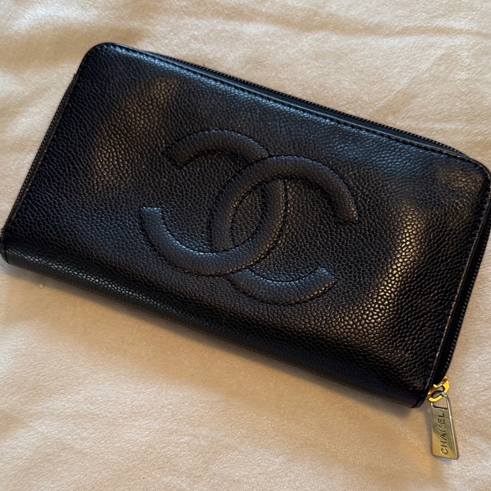 CHANEL Black Textured Leather Zip Wallet